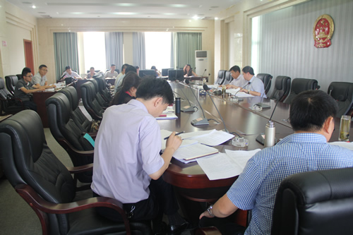 政府領(lǐng)導(dǎo)、企業(yè)代表參加了崇禮新城投資合作協(xié)議討論會(huì)(圖2)